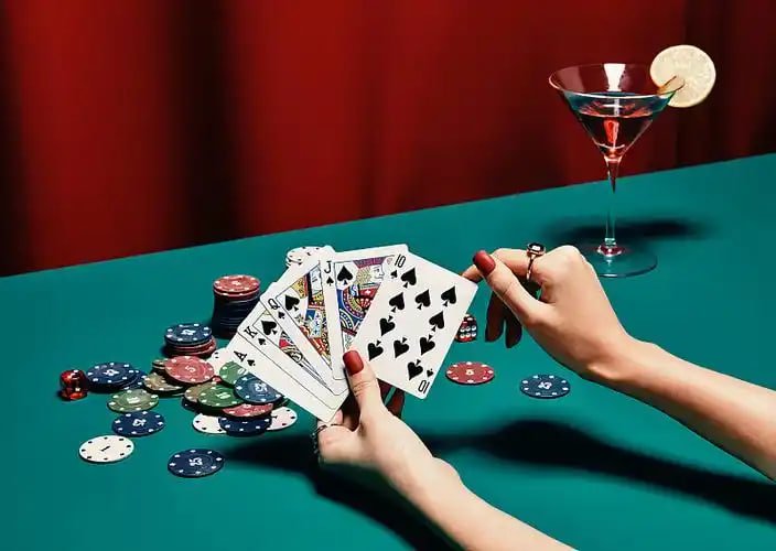 Người dùng Việt Nam đặt cược bóng đá trực tuyến trên điện thoại qua vty
